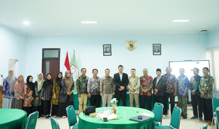 Sivitas akademika UIN KHAS Jember foto bersama usai FGD, Kamis (11/6/2026). (Foto: Dok/Humas UIN KHAS Jember - ZONA INDONESIA)