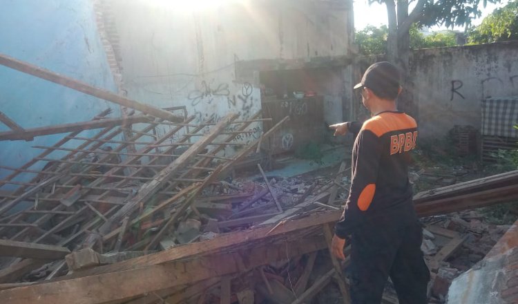 Kondisi terkini rumah Reza, Jumat (19/6/2026) siang. (Foto: Dok/Pusdalops PB-BPBD Situbondo - ZONA INDONESIA)