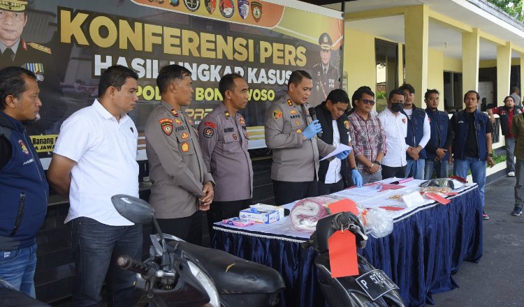 Konferensi pers di Mapolres Bondowoso, Jumat (26/6/2026). (Foto: Istimewa - ZONA INDONESIA)