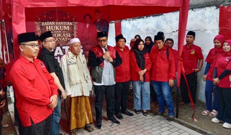 Ketua DPC PDI Perjuangan Situbondo, Andi Handoko, sambutan dalam acara launching bantuan hukum gratis untuk masyarakat. (Foto: Fathur Rozi - ZONA INDONESIA)