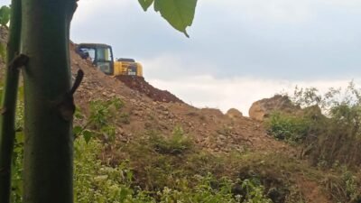Aktivitas Tambang Galian C Ilegal di Kecamatan Ledokombo, Selasa (23/6/2026). (Foto: Zainul Hasan - ZONA INDONESIA)