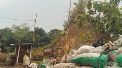 Aktivitas tambang galian C ilegal di Desa Patempuran, Kalisat. (Foto: Zainul Hasan - ZONA INDONESIA)