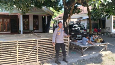 Polsek Panarukan memantau TKP. (Foto: Dok/Istimewa - ZONA INDONESIA)