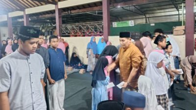 H. Satib menyantuni anak yatim di kediamannya, Minggu (5/7/2026) malam. (Foto: Istimewa - ZONA INDONESIA)