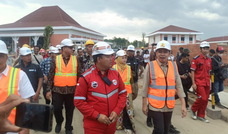 Bupati Jember, Gus Fawait, meninjau pembangunan Sekolah Rakyat, Kamis (9/7/2026). (Foto: Zainul Hasan - ZONA INDONESIA)