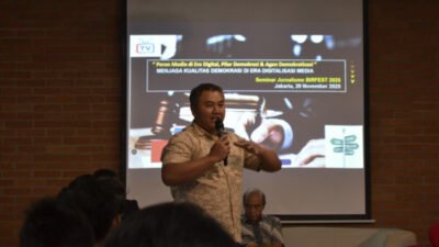 Ferdi Setiawan saat menjadi pembicara dalam Seminar Jurnalisme BIRFEST 2025 di Jakarta. (Foto: Dok/Istimewa - ZONA INDONESIA)