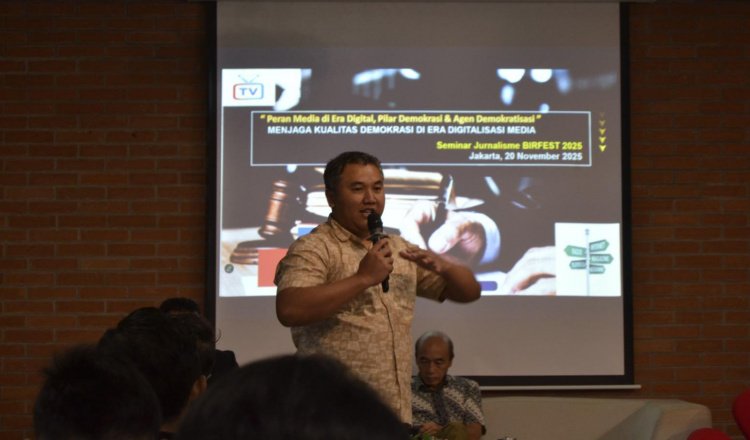 Ferdi Setiawan saat menjadi pembicara dalam Seminar Jurnalisme BIRFEST 2025 di Jakarta. (Foto: Dok/Istimewa - ZONA INDONESIA)