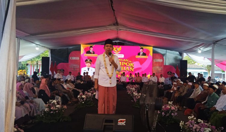Bupati Jember berpidato dalam acara Bunga Desaku di Desa Sumberkejayan, Rabu (22/7/2026). (Foto: Zainul Hasan - ZONA INDONESIA)