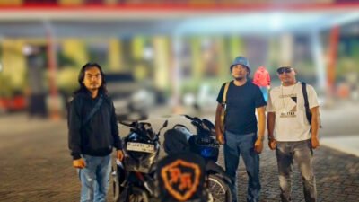 FS setibanya di halaman Mapolres Situbondo, Selasa (11/8/2026) malam. (Foto: Istimewa - ZONA INDONESIA).