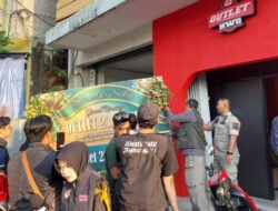 Nekat Beroperasi, Outlet Miras di Gebang Jember Ditutup Paksa