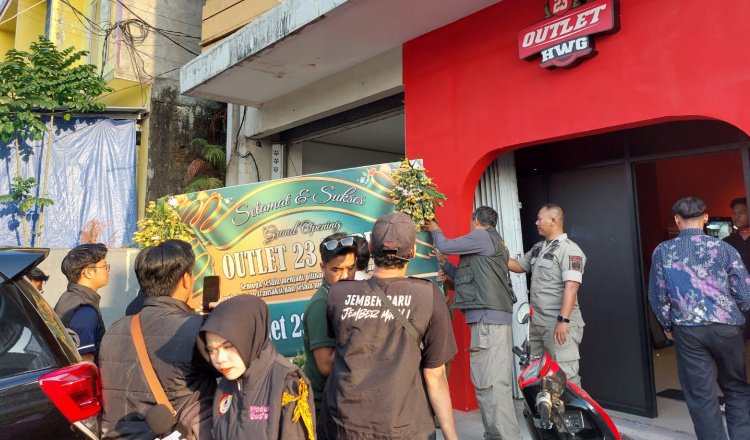 Pemkab Jember menutup outlet miras di Gebang, Rabu (12/8/2026). (Foto: Dok/Diskominfo Jember - ZONA INDONESIA)