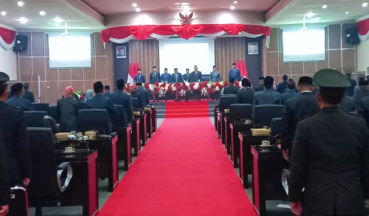 Suasana ruang rapat DPRD Bondowoso pada momen mendengarkan Pidato Kenegaraan Presiden Jelang HUT ke-81 RI, Jumat (14/8/2026). (Foto: Gafur - ZONA INDONESIA)