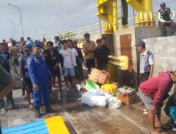 Rem Blong, Pikap Muatan Ratusan Juta Terjun ke Laut di Pelabuhan Jangkar Situbondo