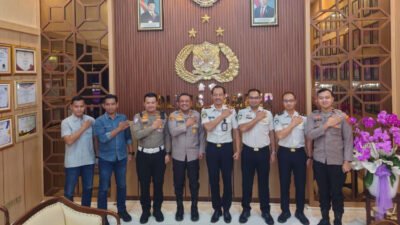 Kepala Kantor Imigrasi Jember dan Kapolres Jember foto bersama, Kamis (27/8/2026). (Foto: Dok/Humas Kantor Imigrasi Jember - ZONA INDONESIA)