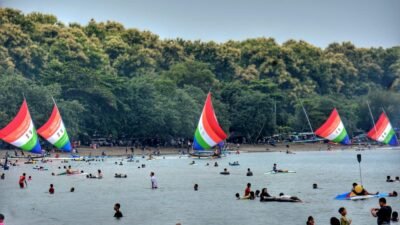Pantai Pasir Putih, Situbondo. (Foto: Istimewa - ZONA INDONESIA)
