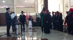 Bupati Bondowoso, Abdul Hamid Wahid, saat melantik 126 kepala SD dan SMP di Pendopo setempat, Kamis (13/8/2026). (Foto: Ubay - ZONA INDONESIA)