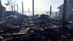 Bara Api Terbang Diterjang Angin Kencang, Kompleks Gudang dan Kandang di Situbondo Ludes Terbakar