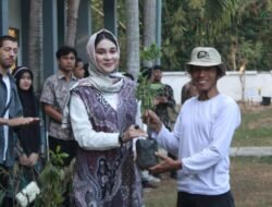 Unik! Mahasiswa Baru FADA UIN KHAS Jember Tanam Pohon-Sedekah Oksigen Saat PBAK