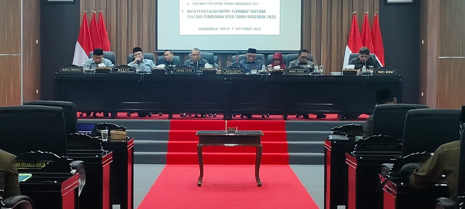 Ketua DPRD membuka rapat paripurna Nota kesepakatan bersama perubahan KUA dan perubahan PPAS APBD Tahun Anggaran 2026, Jumat (4/9/2026). (Foto: Gafur - ZONA INDONESIA)