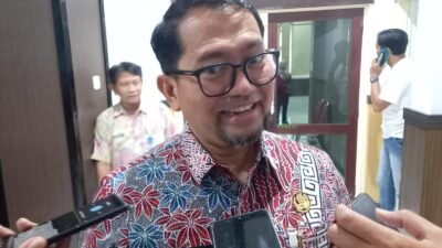 Sekretaris Daerah Kabupaten Bondowoso, Fathur Rozi, saat diwawancarai di kantor Pemkab setempat, Jumat (18/9/2026). (Foto: Ubay - ZONA INDONESIA).