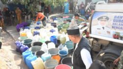 Distribusi air bersih di Desa Gunung Putri, Selasa (1/9/2026). (Foto: Istimewa - ZONA INDONESIA)