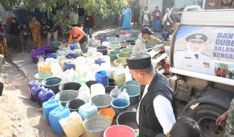Distribusi air bersih di Desa Gunung Putri, Selasa (1/9/2026). (Foto: Istimewa - ZONA INDONESIA)