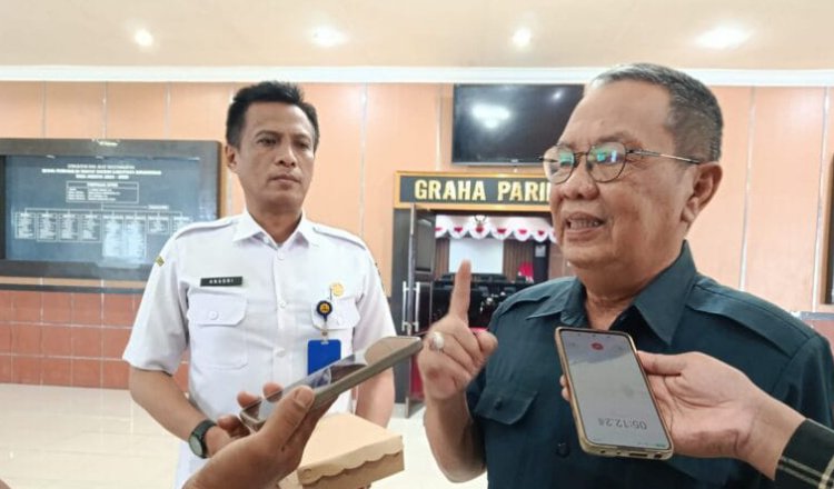 Ketua DPRD Bondowoso, Ahmad Dhafir, usai pimpin rapat Perubahan APBD bersama pemerintah daerah, Kamis (3/9/2026). (Foto: Gafur - ZONA INDONESIA)
