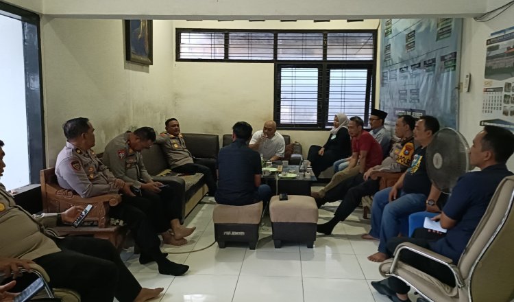 Kapolres Jember saat berkunjung ke Kantor PWI Jember, Selasa (8/9/2026). (Foto: Zainul Hasan - ZONA INDONESIA)