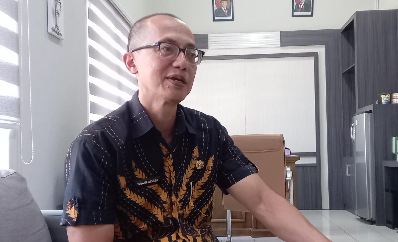 Kepala BPKAD Bondowoso, I Wayan Wisesa Buwana, saat dikonfirmasi di Kantornya, Jumat (2/10/2026). (Foto: Ubay - ZONA INDONESIA).