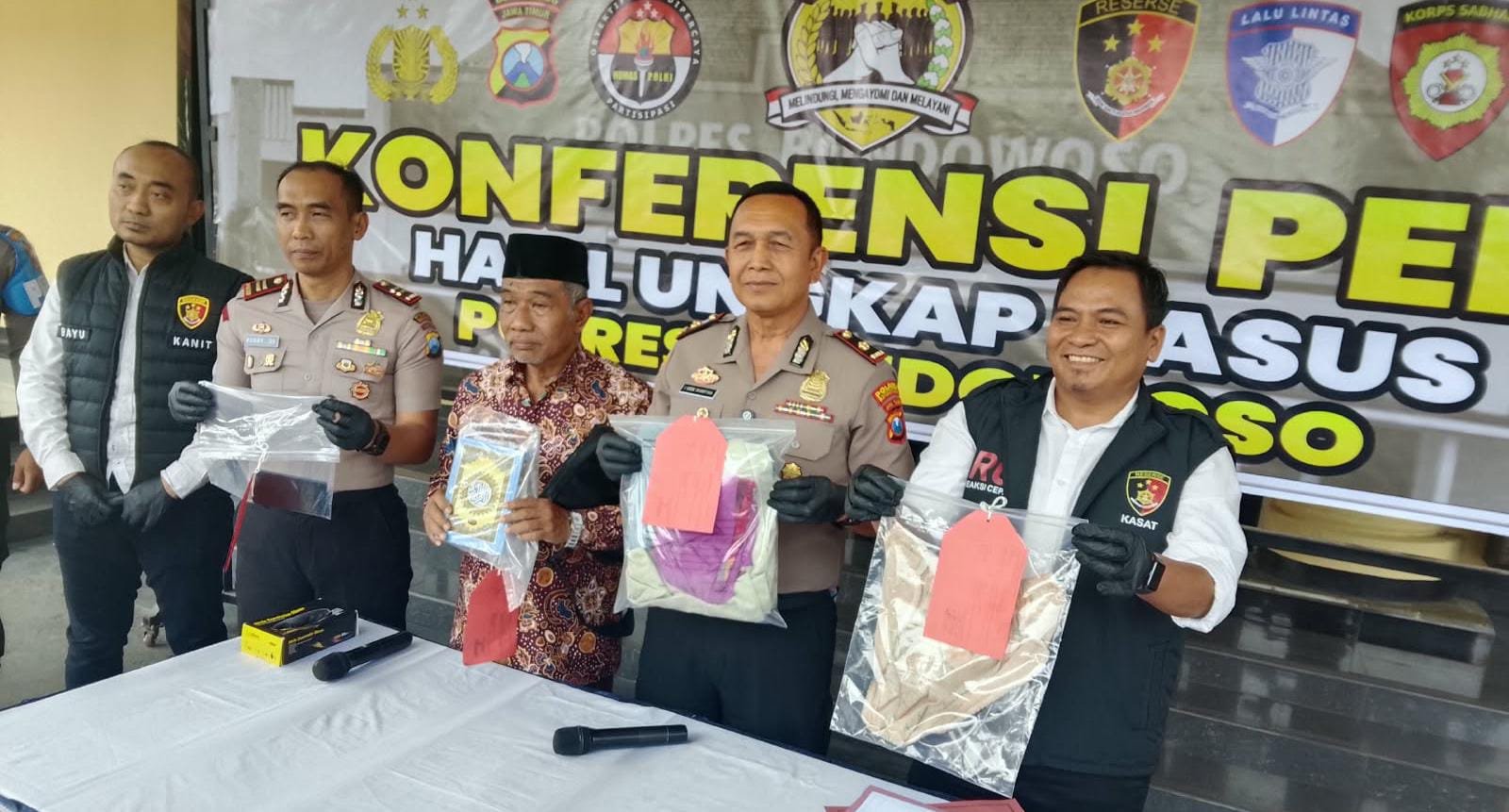 Polres Bondowoso menggelar press rilis kasus dugaan penistaan agama, Senin (12/10/2026). (Foto: Ubay - ZONA INDONESIA)