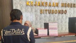 Polres Situbondo Limpahkan Berkas Korupsi Dana Desa Jangkar ke Kejari