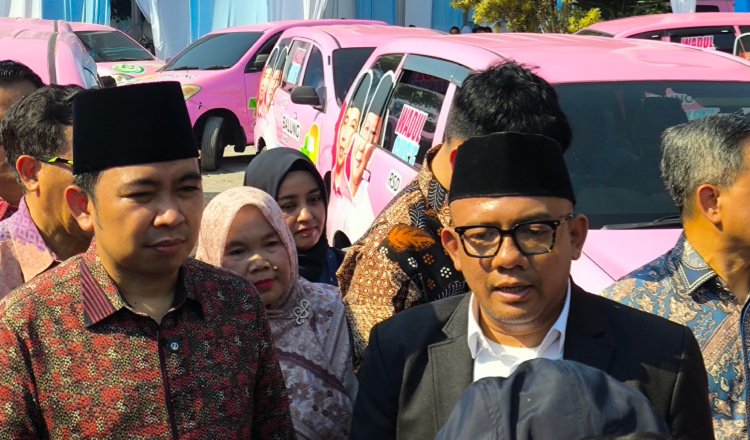 Gus Fawait diwawancarai media. (Foto: Zainul Hasan - ZONA INDONESIA)