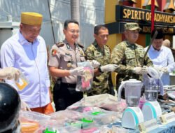 Kejari Situbondo Musnahkan Puluhan Barang Bukti Tindak Pidana