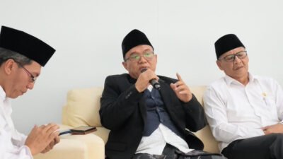 Prof. Dr. Moch. Chotib, S.Ag., M.M. menyampaikan gagasan dalam pemaparan visi & misi calon rektor UIN KHAS Jember, Senin (19/10/2026). (Foto: Istimewa - ZONA INDONESIA)